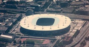 استادیوم استادو فرانس در فینال جام جهانی ۱۹۹۸ با نتیجه ۳ - ۰ فرابسه برزیل را شکست داد